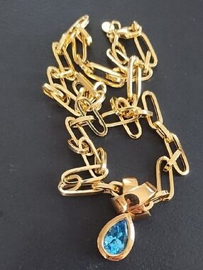 14kt gold chain with topaz pendant